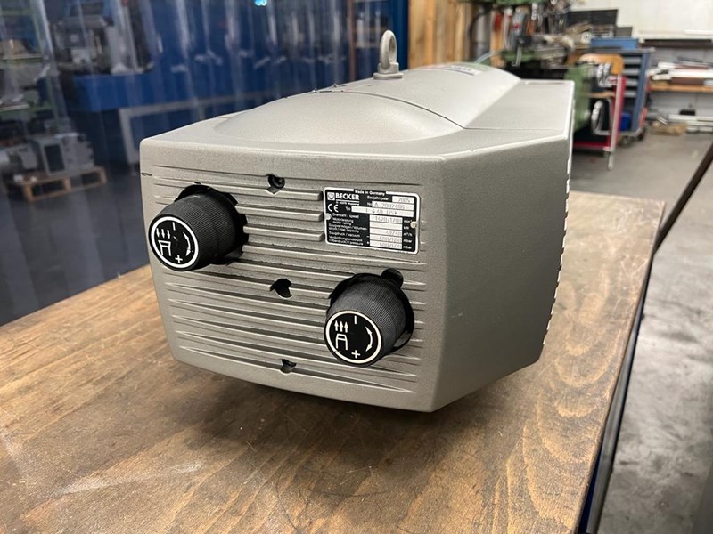 Used Becker T 4.40 DSK oil-free air/vacuum pump year 2005 | PressCity