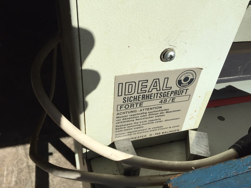 Used Ideal Forte 48/E semi automatic paper cutter PressCity