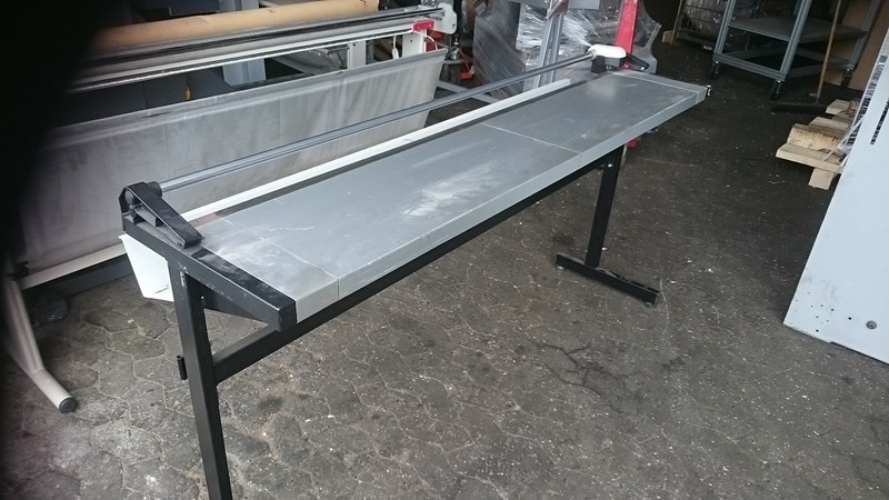 Cutting table 150