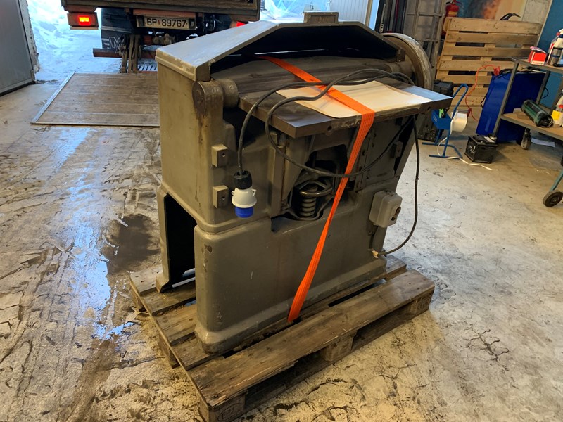 Used Polygraph Brehmer 39 3/4 /2 Automatic Sewing Machine with Manual