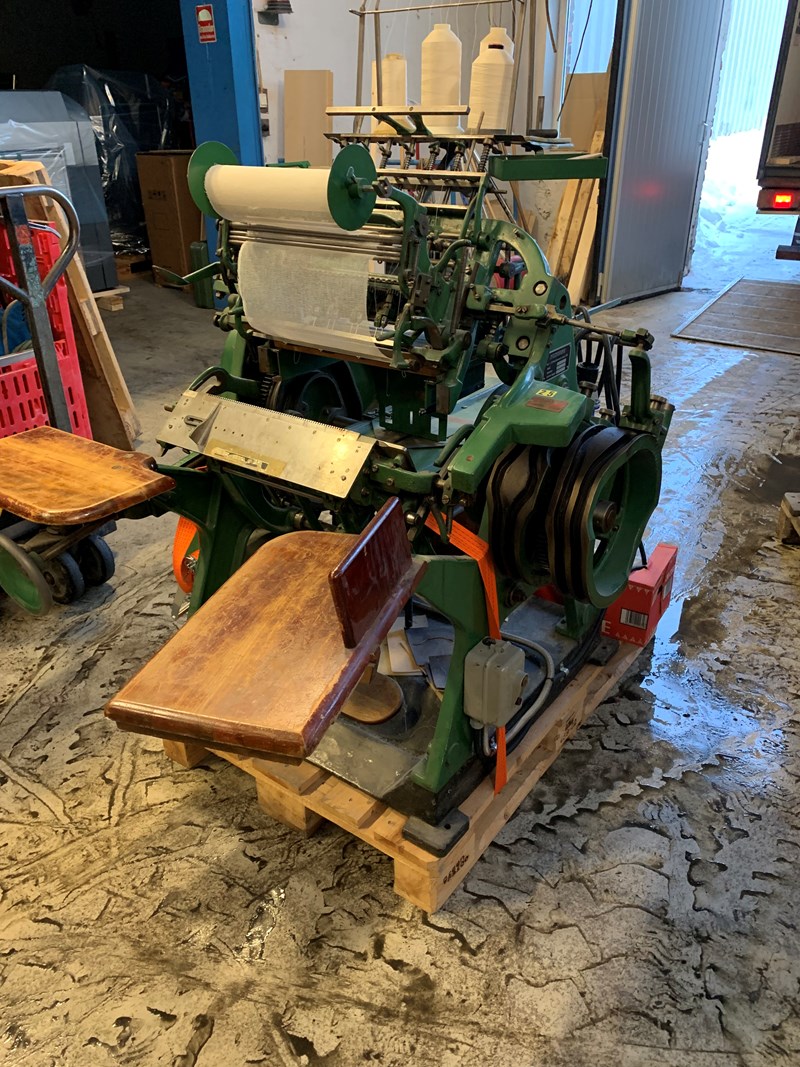 Used Polygraph Brehmer 39 3/4 /2 Automatic Sewing Machine with Manual Feeder and Delivery